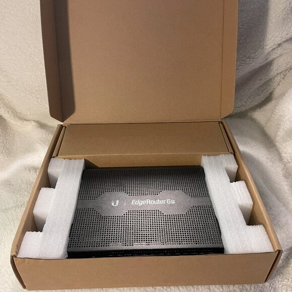 Netgear ProSafe 8 Port 10/100 Switch with Power over Ethernet FS108P - Picture 7 of 7